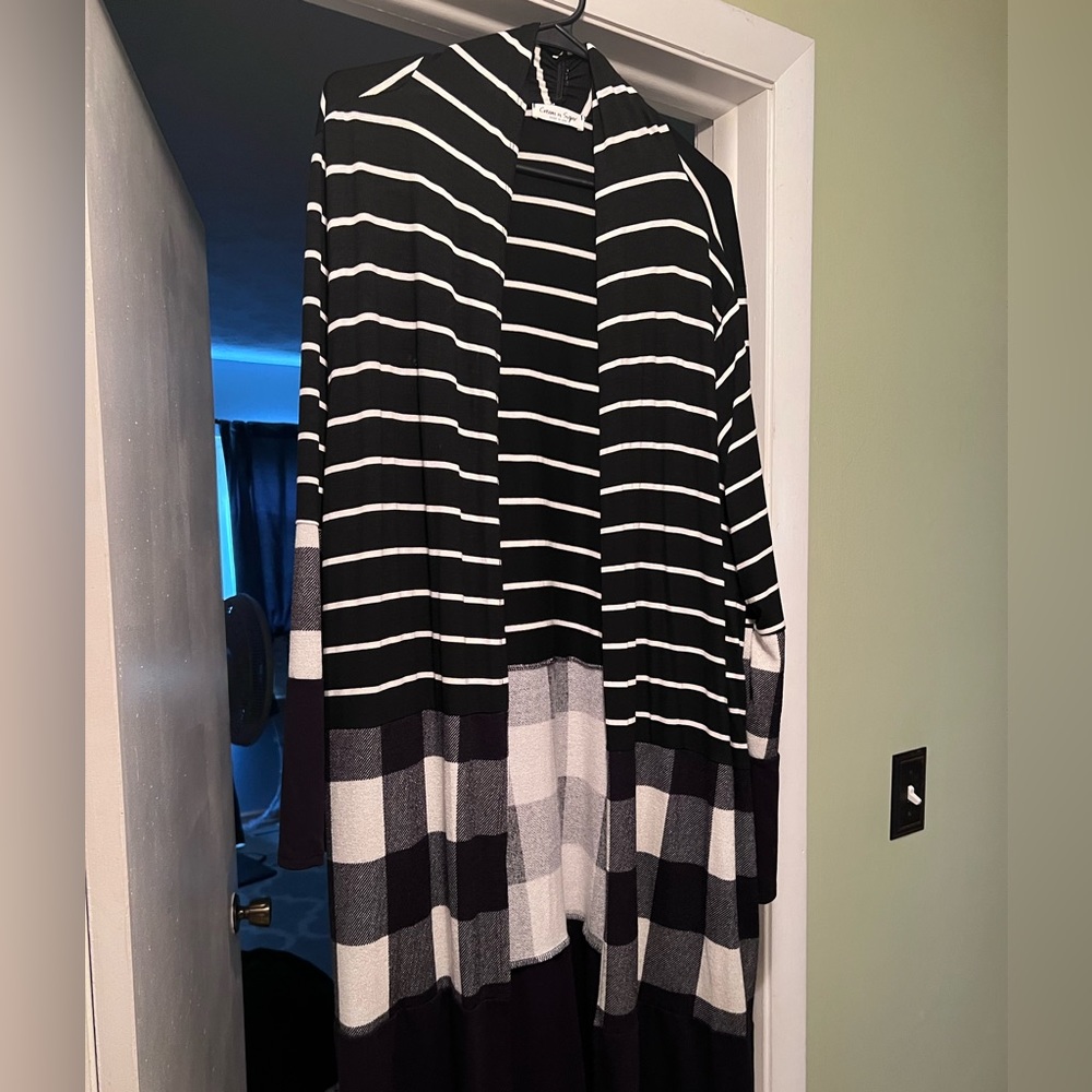 Black and white duster